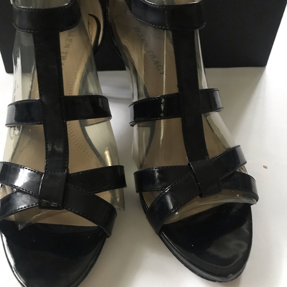 Ellen Tracy Vail black patent T strap Sandals - Size 8.5